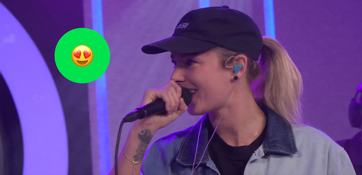 Wauw, Sera zingt Head Held High live! Radio 538