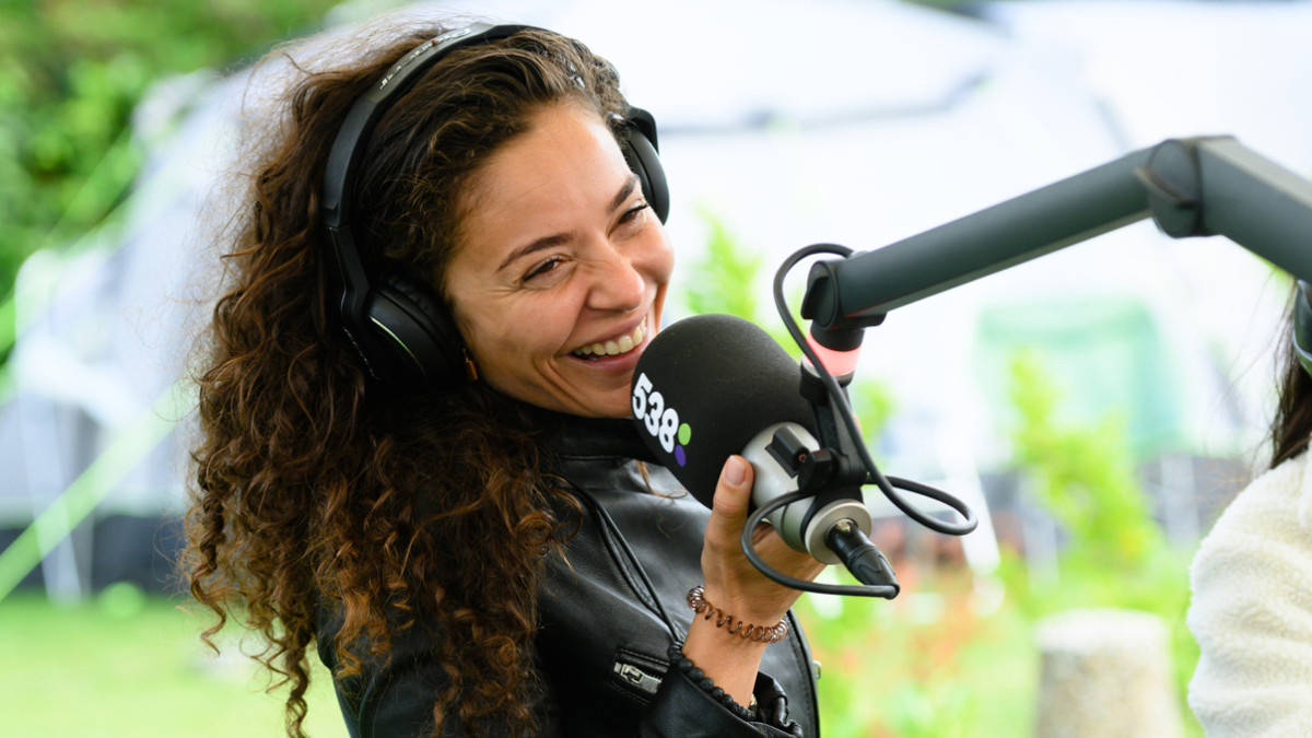Fajah Lourens neemt rol over van opgepakte Immanuele Grives, dat vertelde ze in de 538 Ochtendshow op Radio 538.