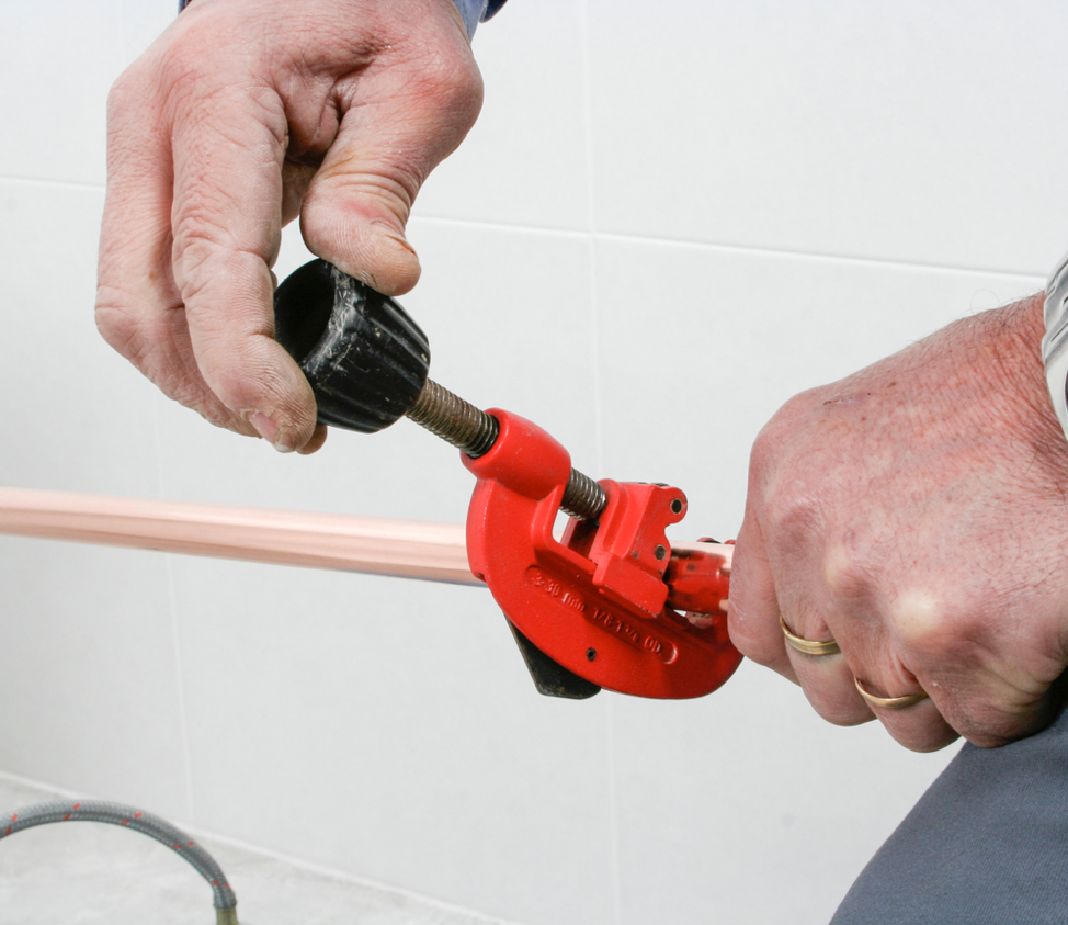 plumbing tool to secure pipes