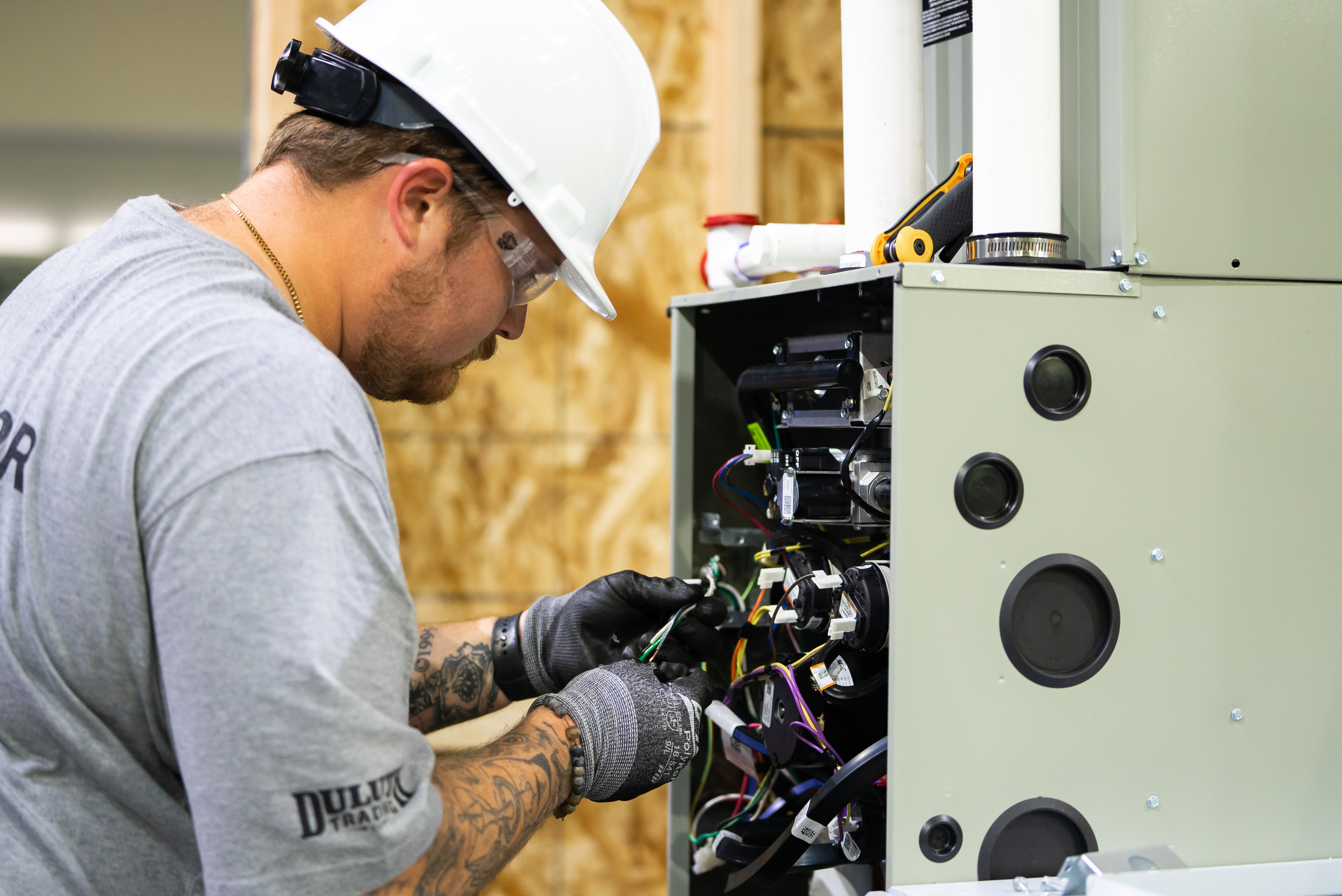 Elite Trades - Scott Kiggins in action