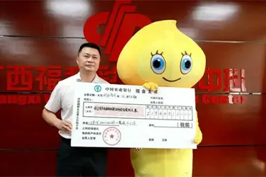 Funzionari Cinesi Distribuiscono Biglietti della Lotteria Gratis per Stimolare la Natalità