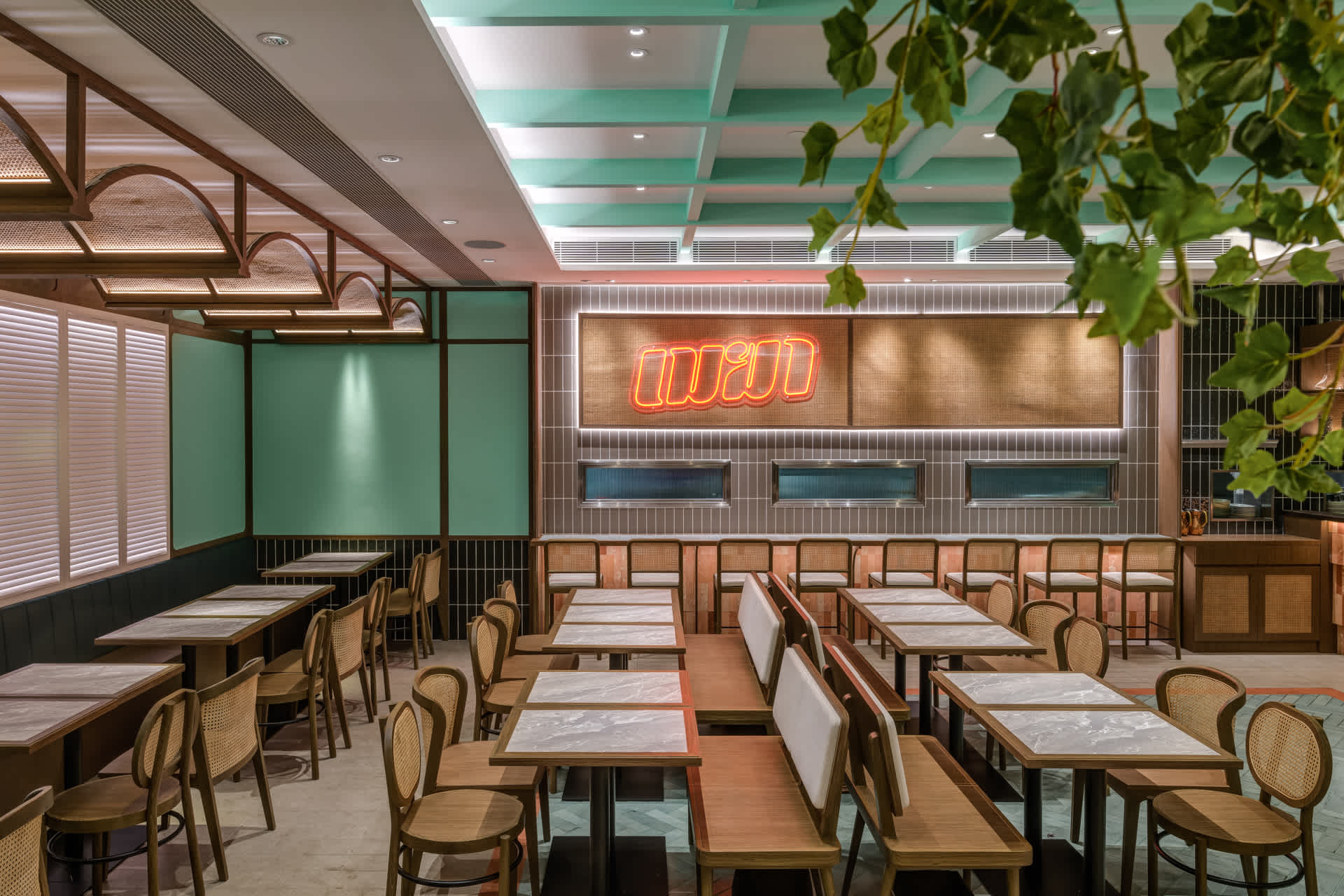 Mekha Thai Restaurant 1920px-09