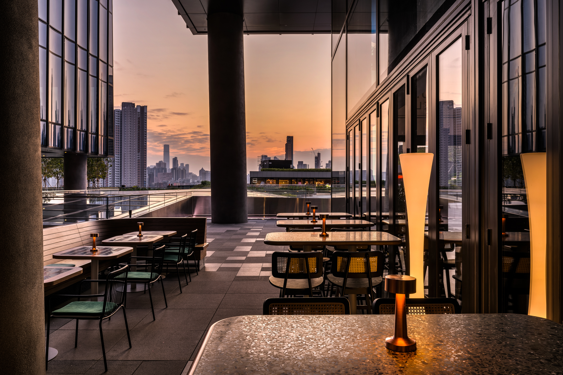 Groundswell Indoor Surfing Restaurant Bar 1920px-14