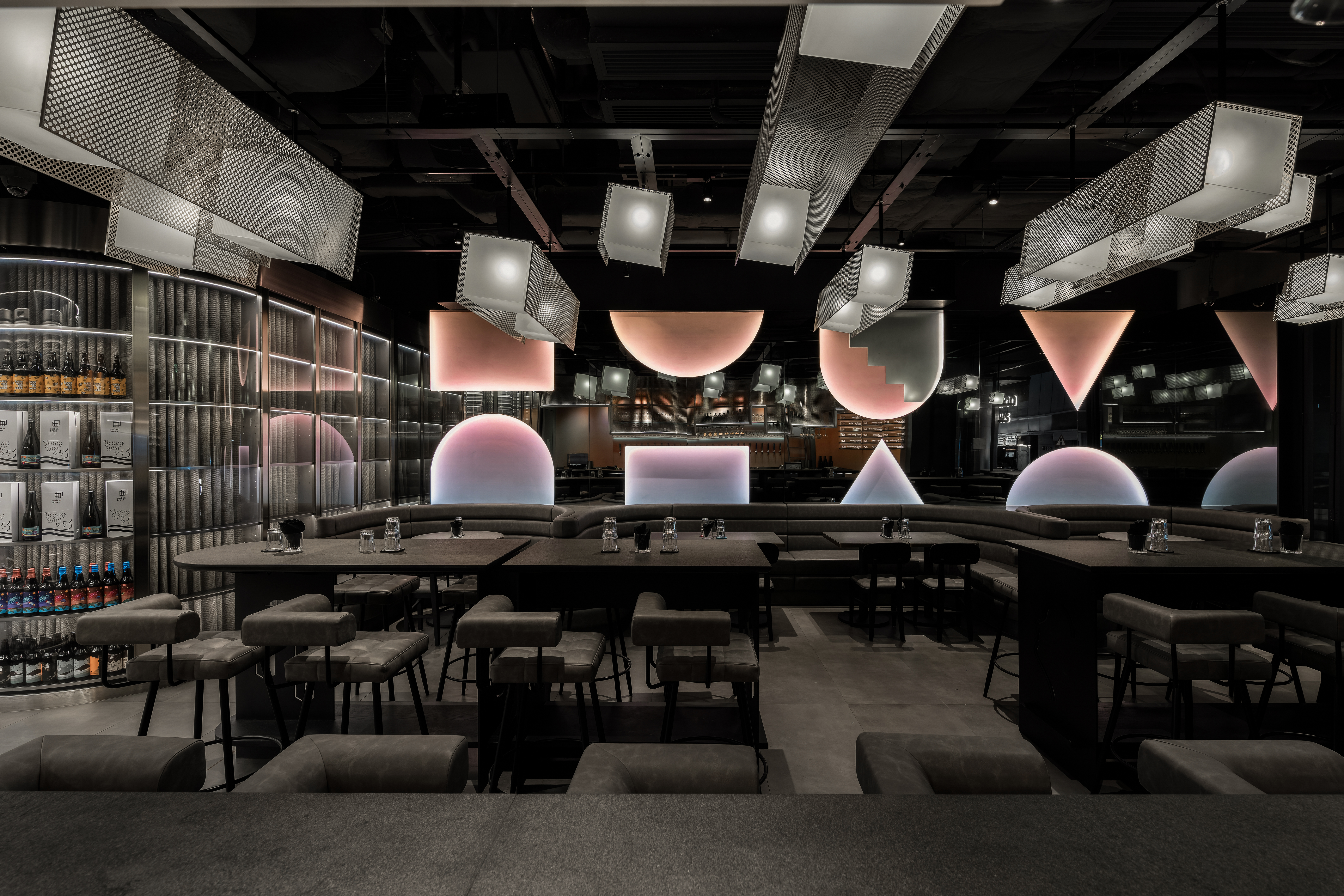 Bar restaurant Carbon Brews Taproom dining area