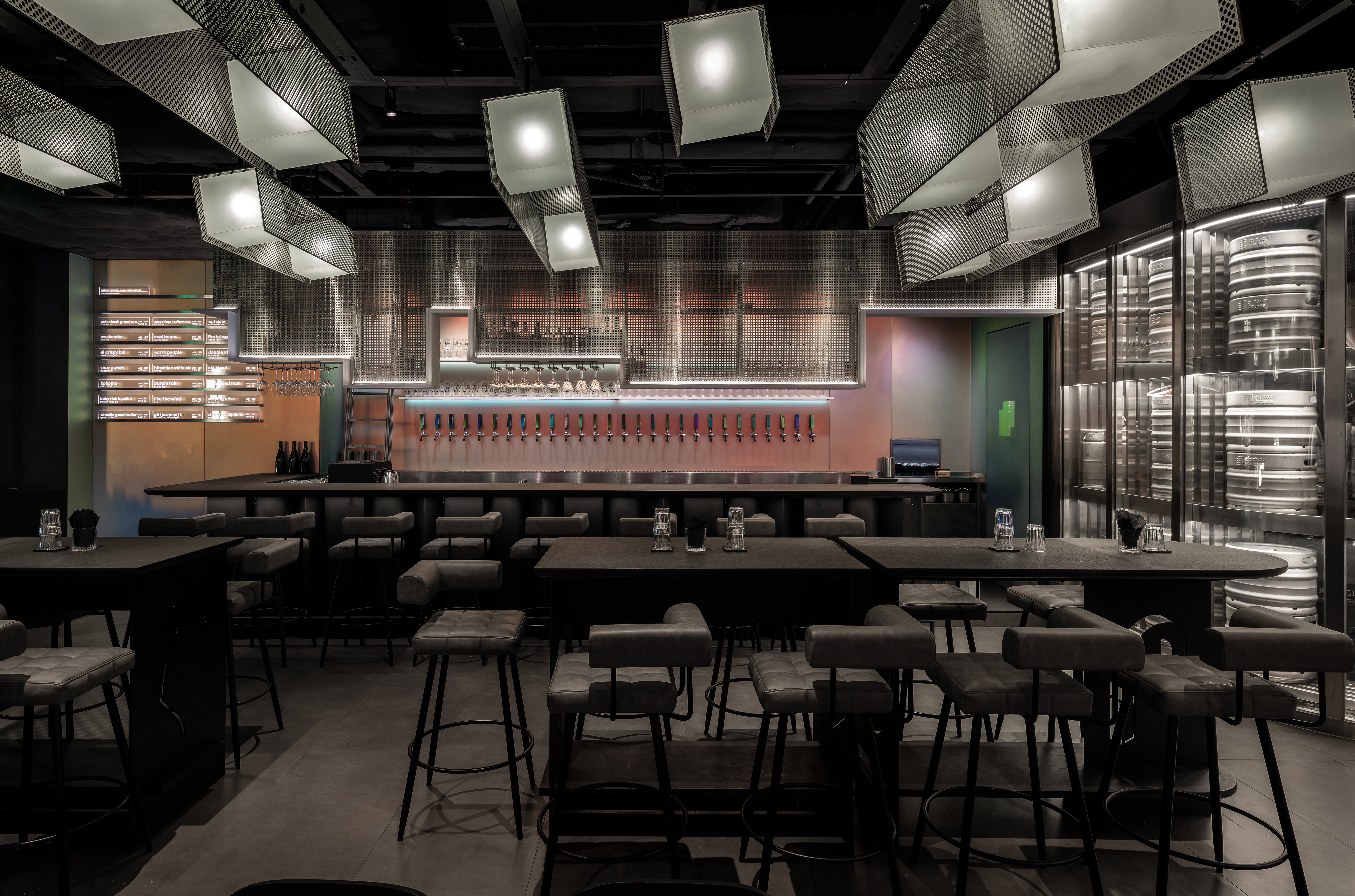 Bar restaurant Carbon Brew Taproom main