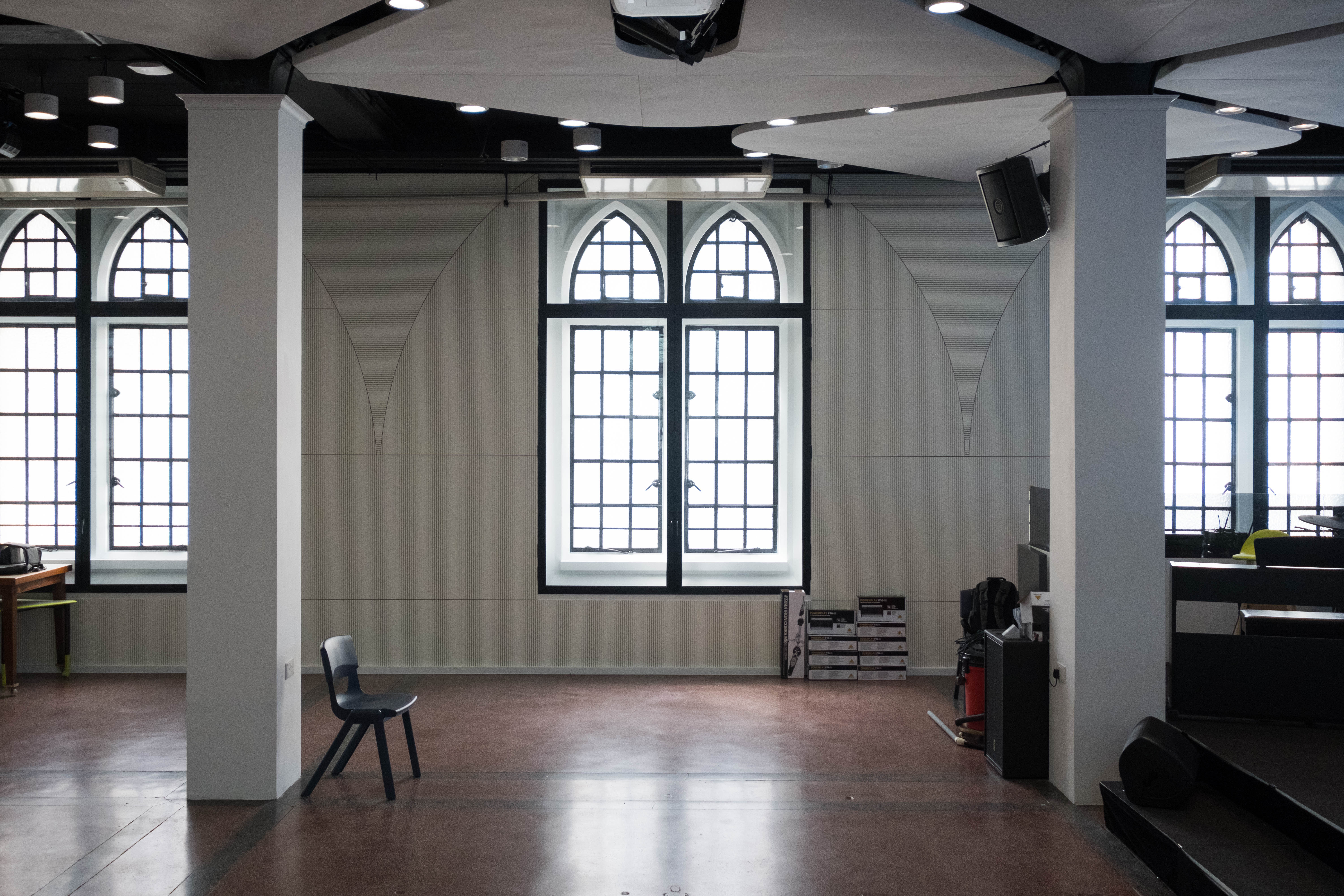 Kau Yan 5 Window Hall