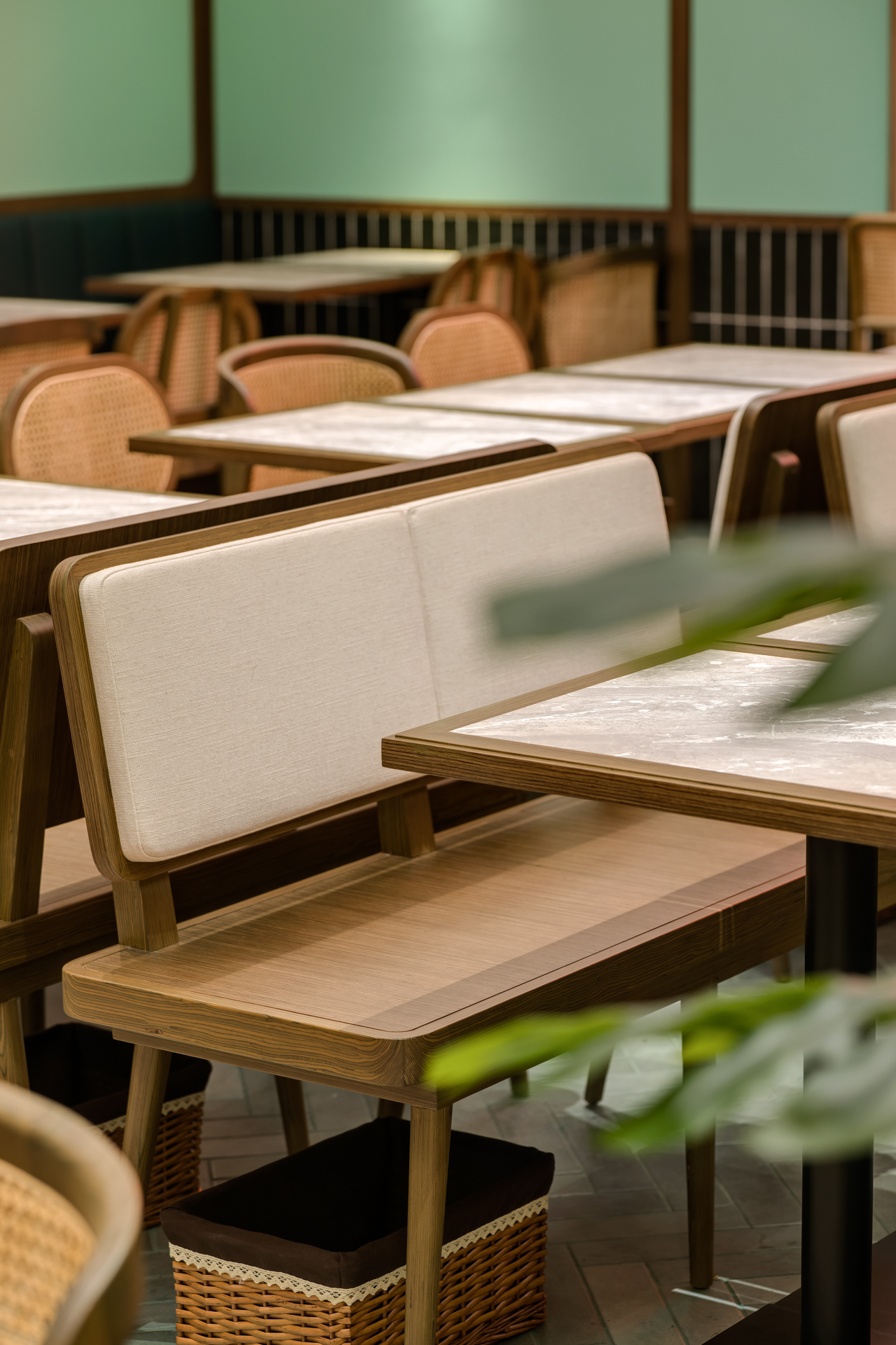 Mekha Thai Restaurant 1920px-19