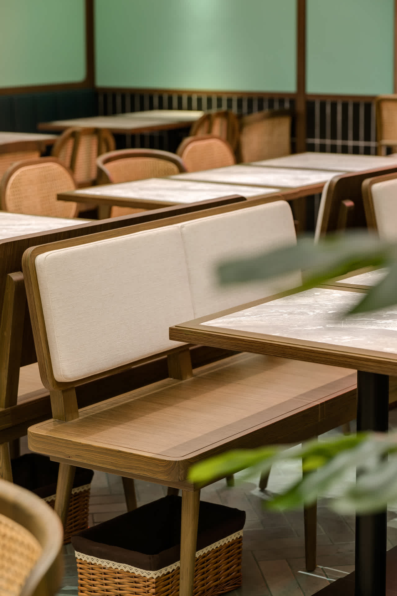 Mekha Thai Restaurant 1920px-19