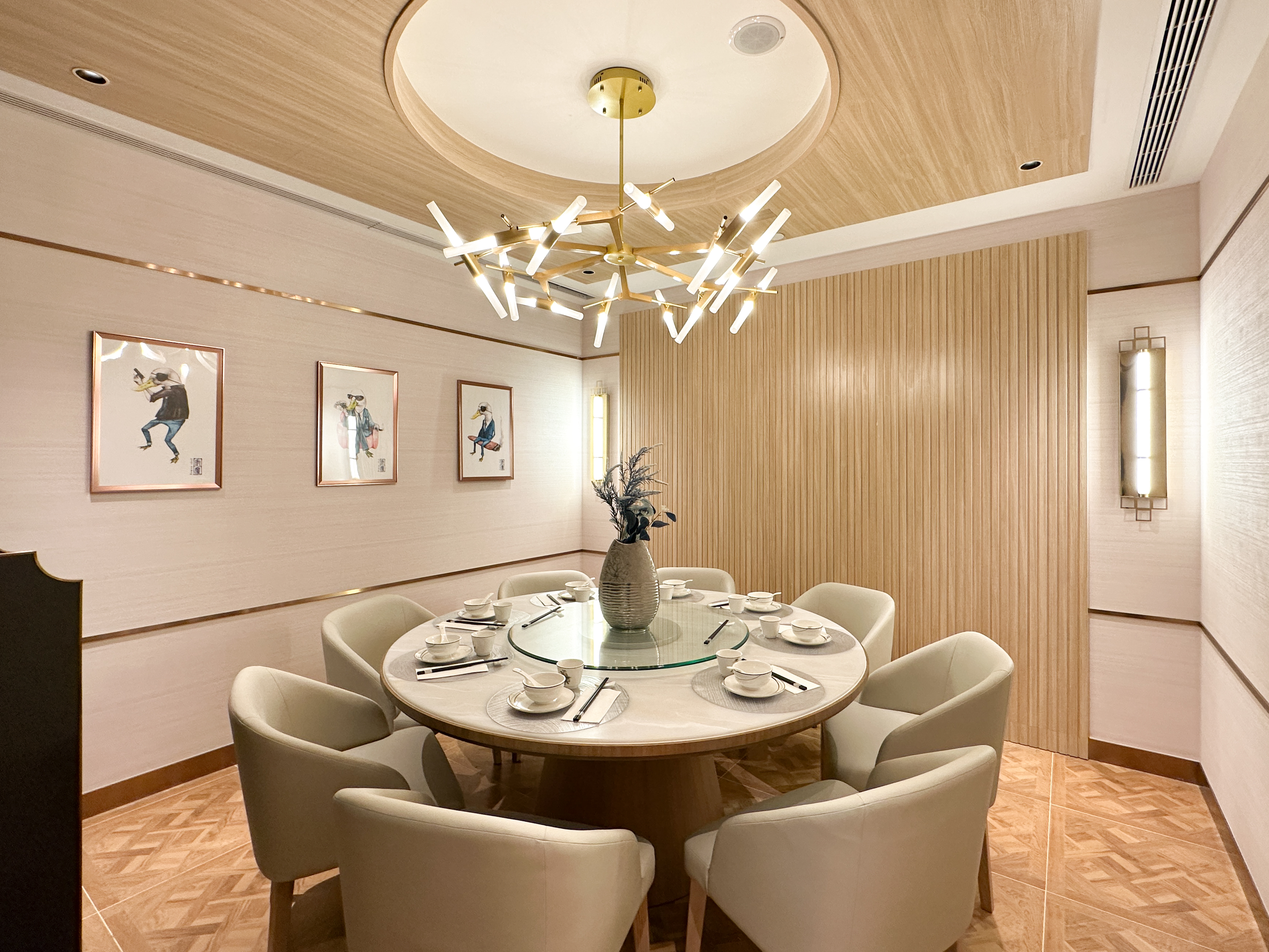 Forbidden Duck Chinese Roast Dim Sum Restaurant 1920px-4