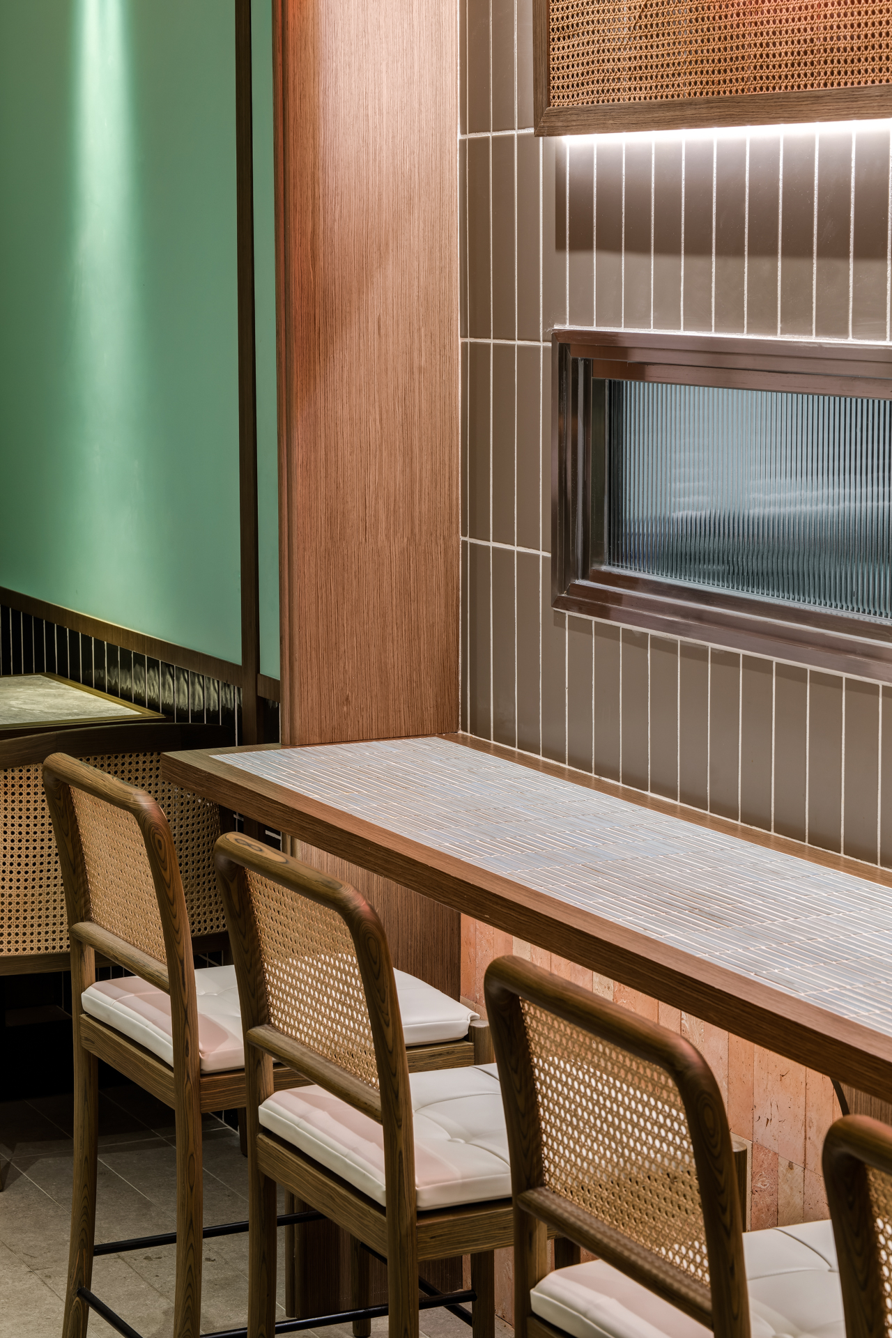 Mekha Thai Restaurant 1920px-18