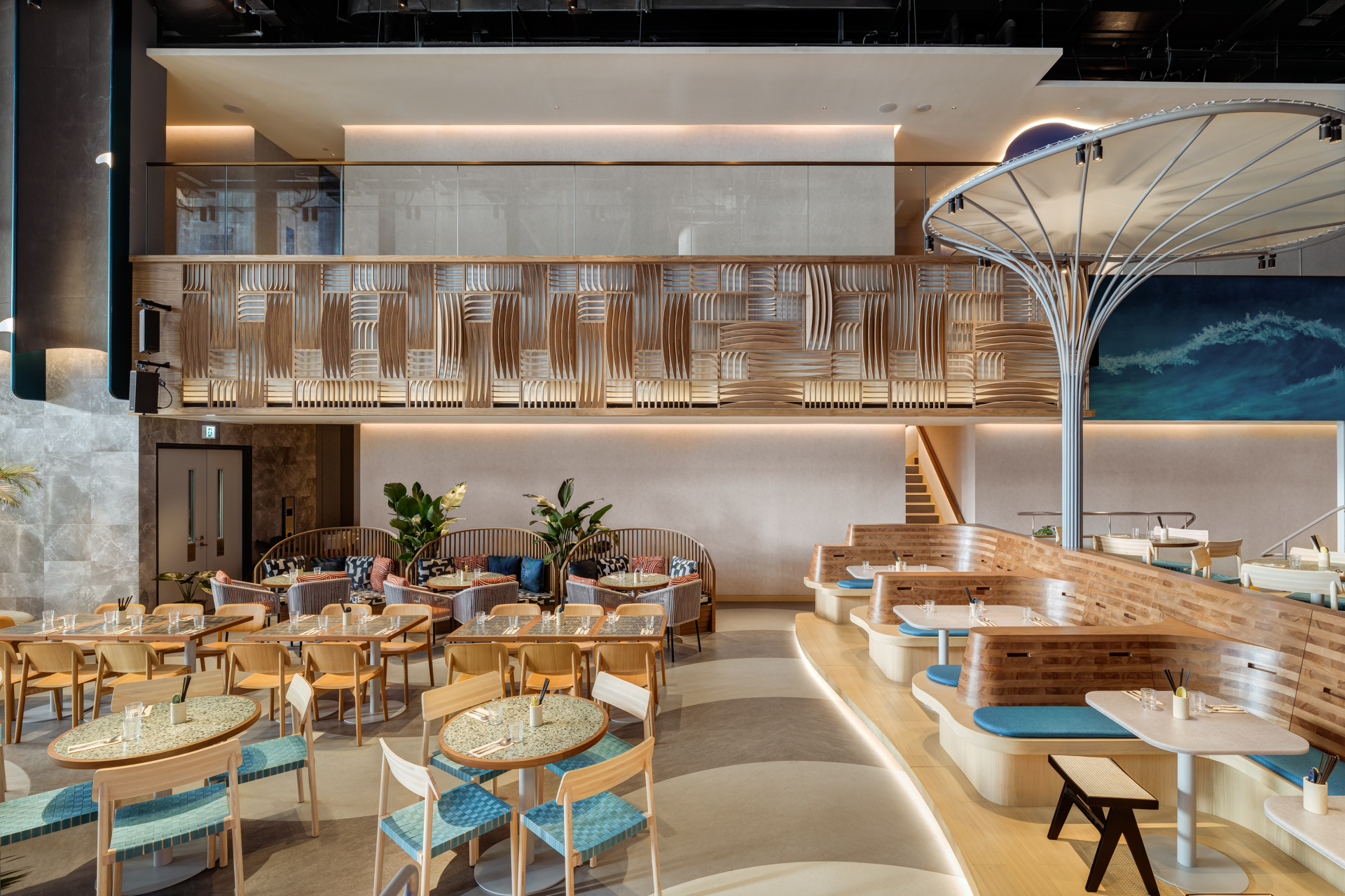 Groundswell Indoor Surfing Restaurant Bar 1920px-4