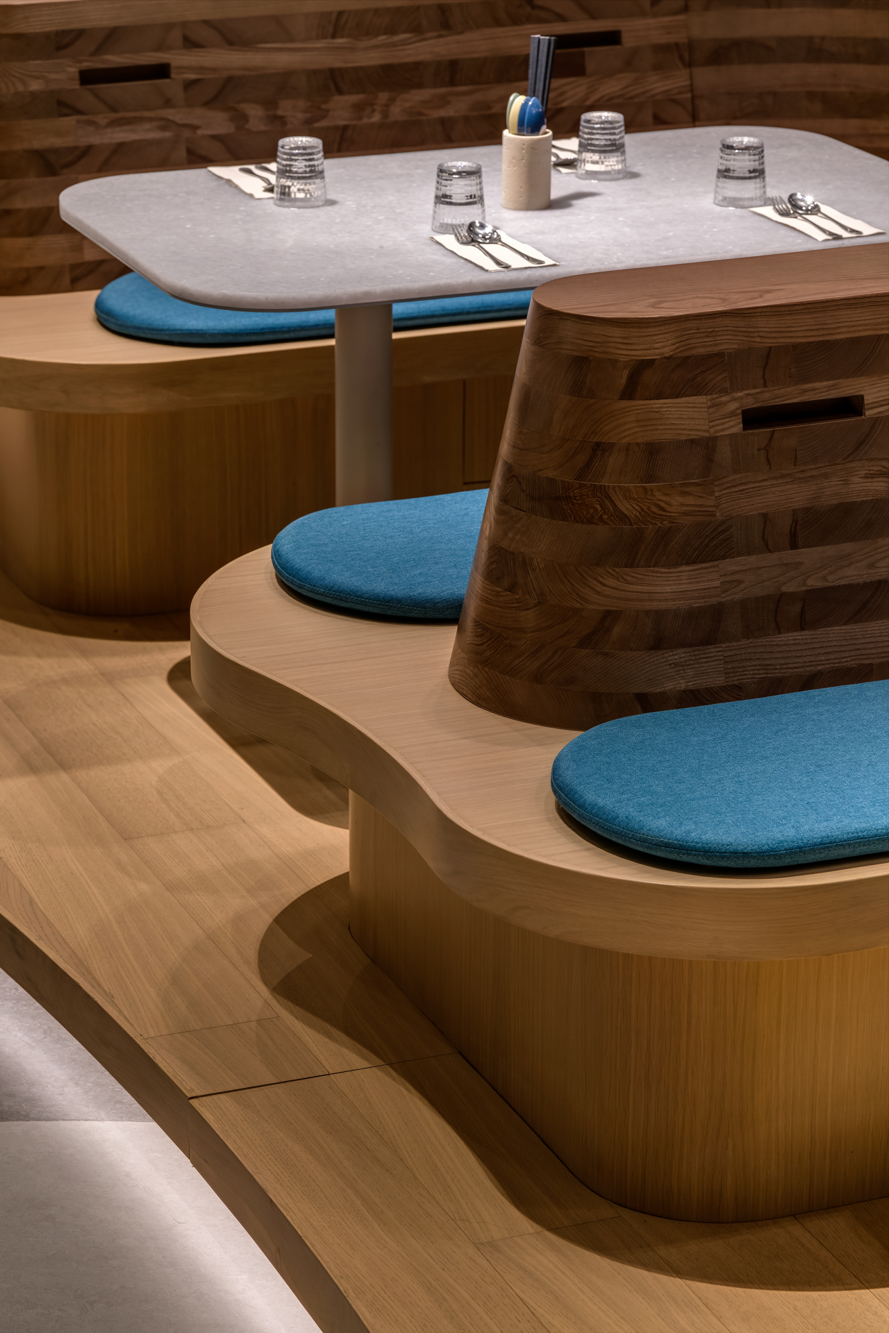 Groundswell Indoor Surfing Restaurant Bar 1920px-24