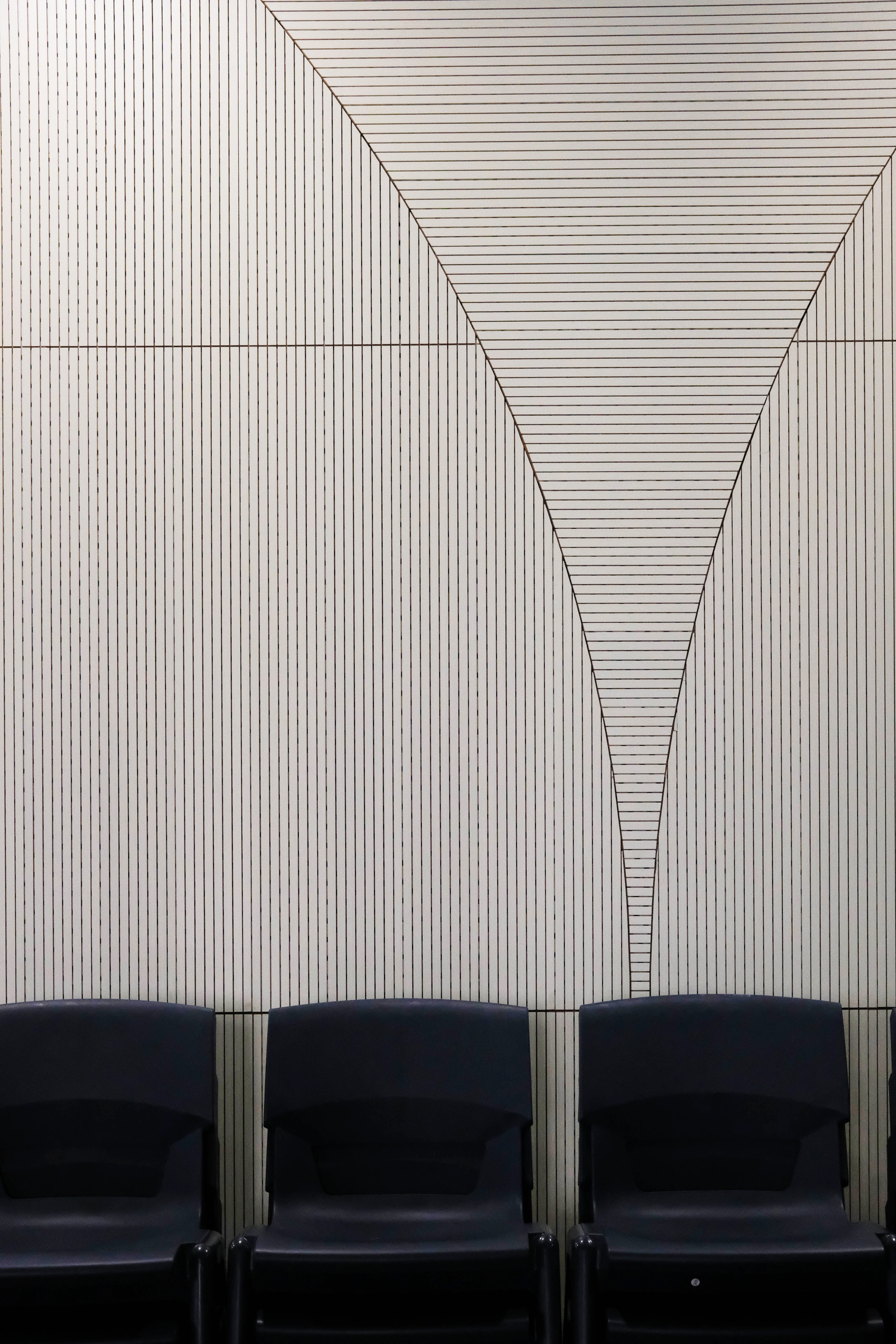 Kau Yan 2 Wall Black