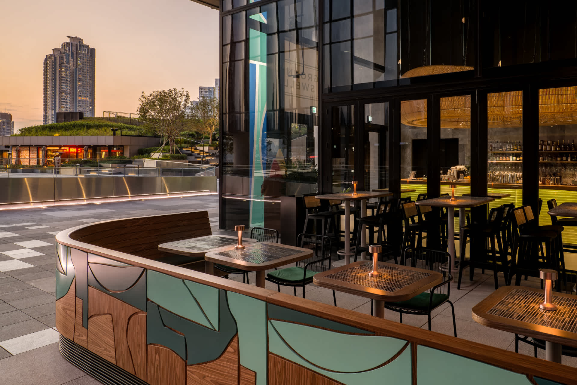 Groundswell Indoor Surfing Restaurant Bar 1920px-16