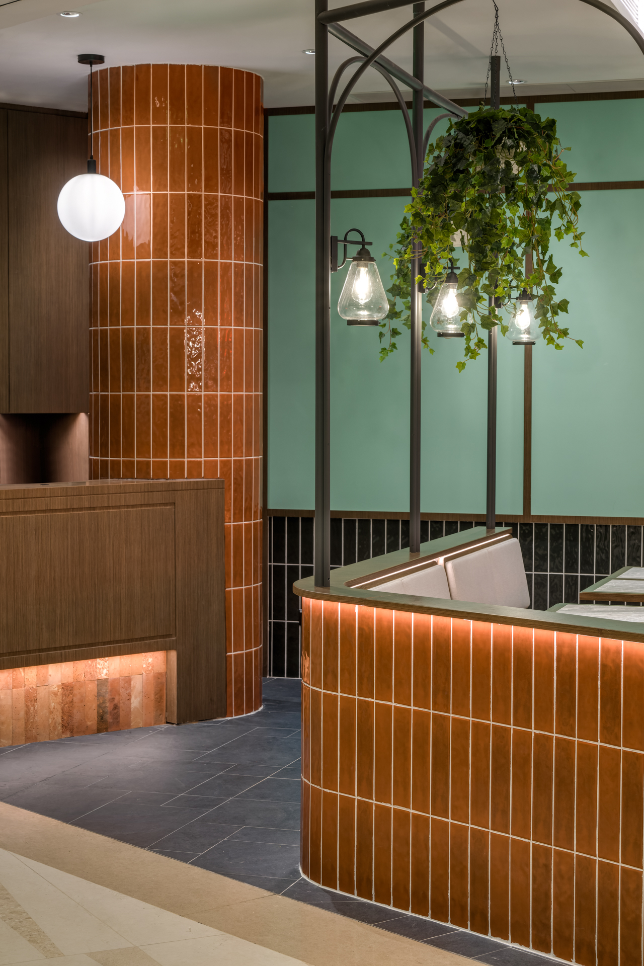 Mekha Thai Restaurant 1920px-05