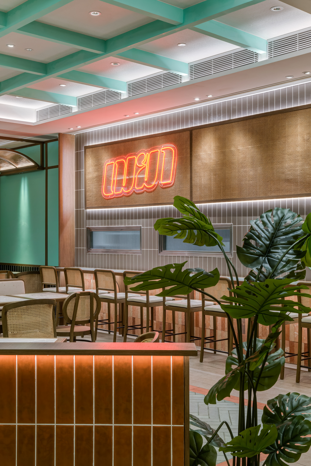 Mekha Thai Restaurant 1920px-14