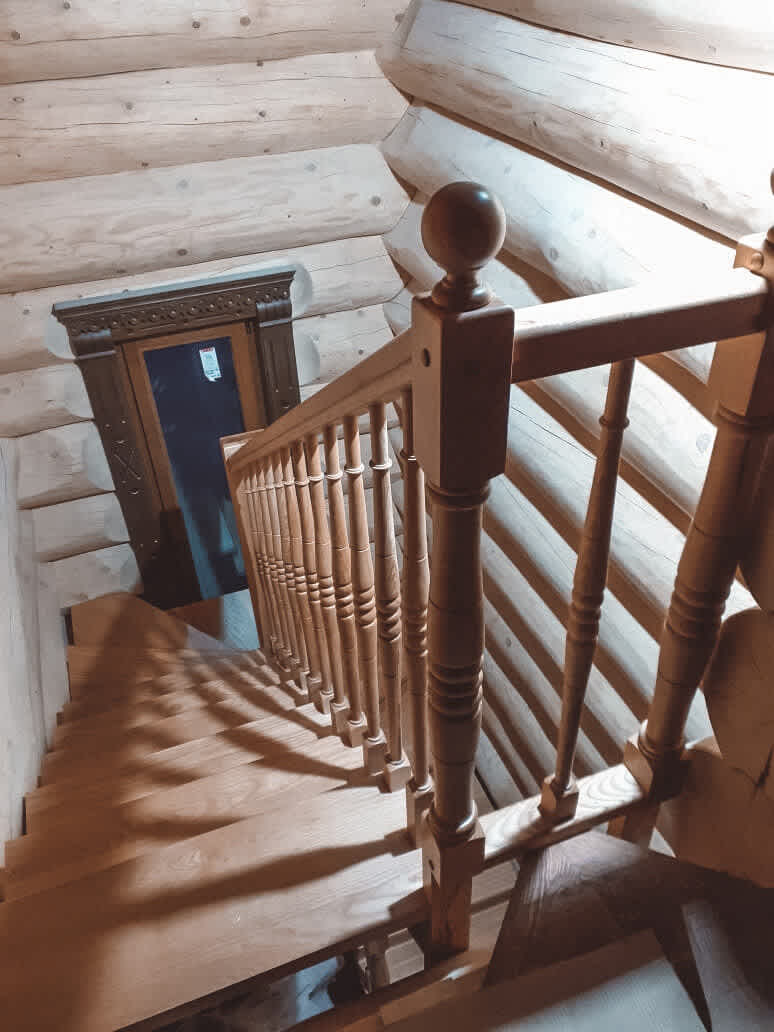Лестница из ясеня в г.Сортавала, Карелия