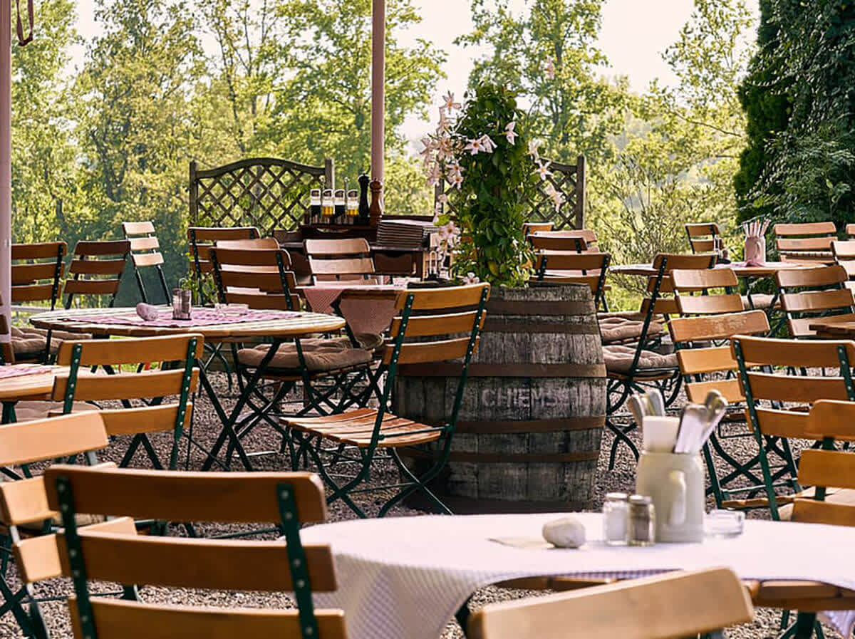 beer-garden-chair-bistro-summer-sun-cafe