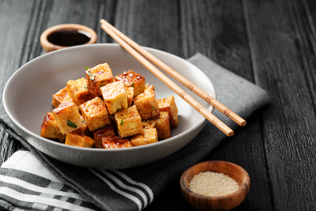 https://images.ctfassets.net/3s5io6mnxfqz/11j8MFMbtWhjjzBrMYg4Ol/a77c6dee12eef32bb0842feb88528786/air-fryer-tofu-recipe.jpeg