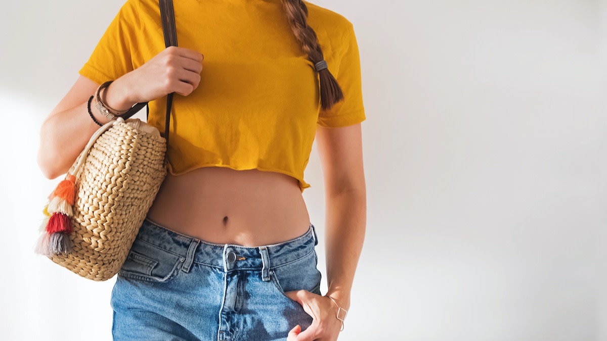 how-to-crop-a-shirt-5-ways-to-make-a-crop-top-2022-masterclass