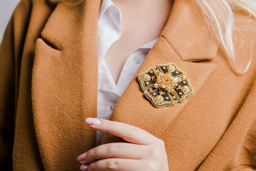 How to Wear a Brooch 7 Styling Tips for Wearing Brooches 2024