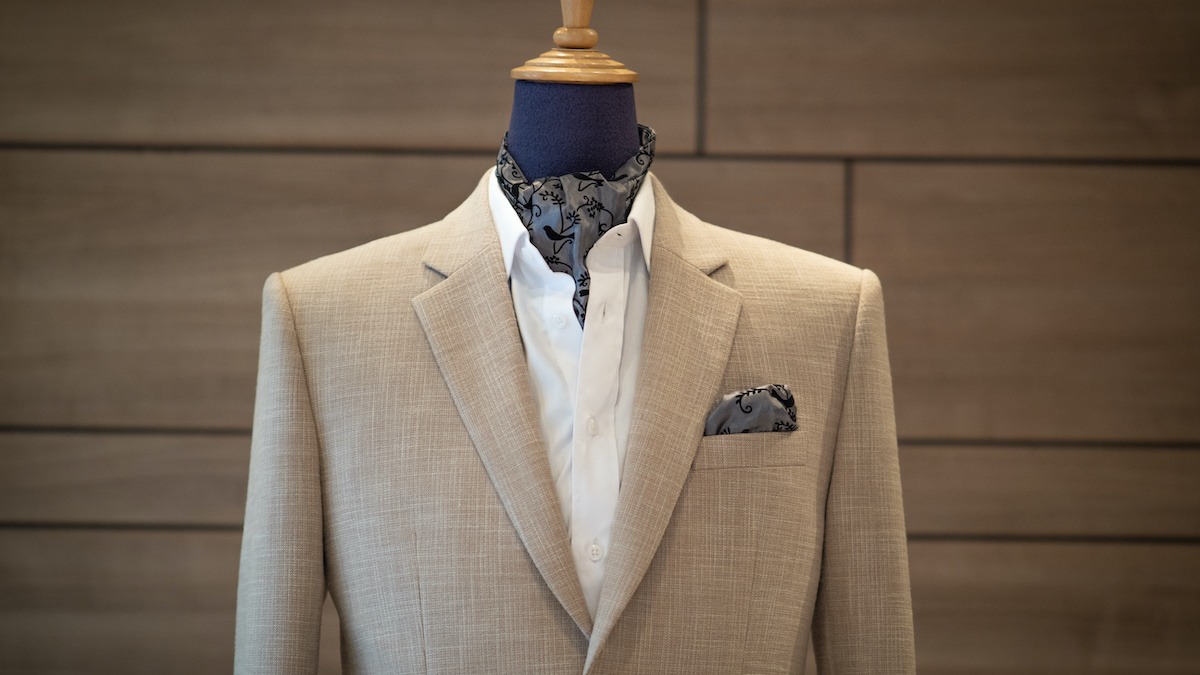Tips for Wearing an Ascot