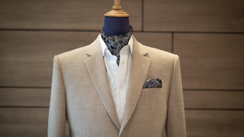 How to Wear an Ascot: 4 Tips for Styling Ascots - 2024 - MasterClass