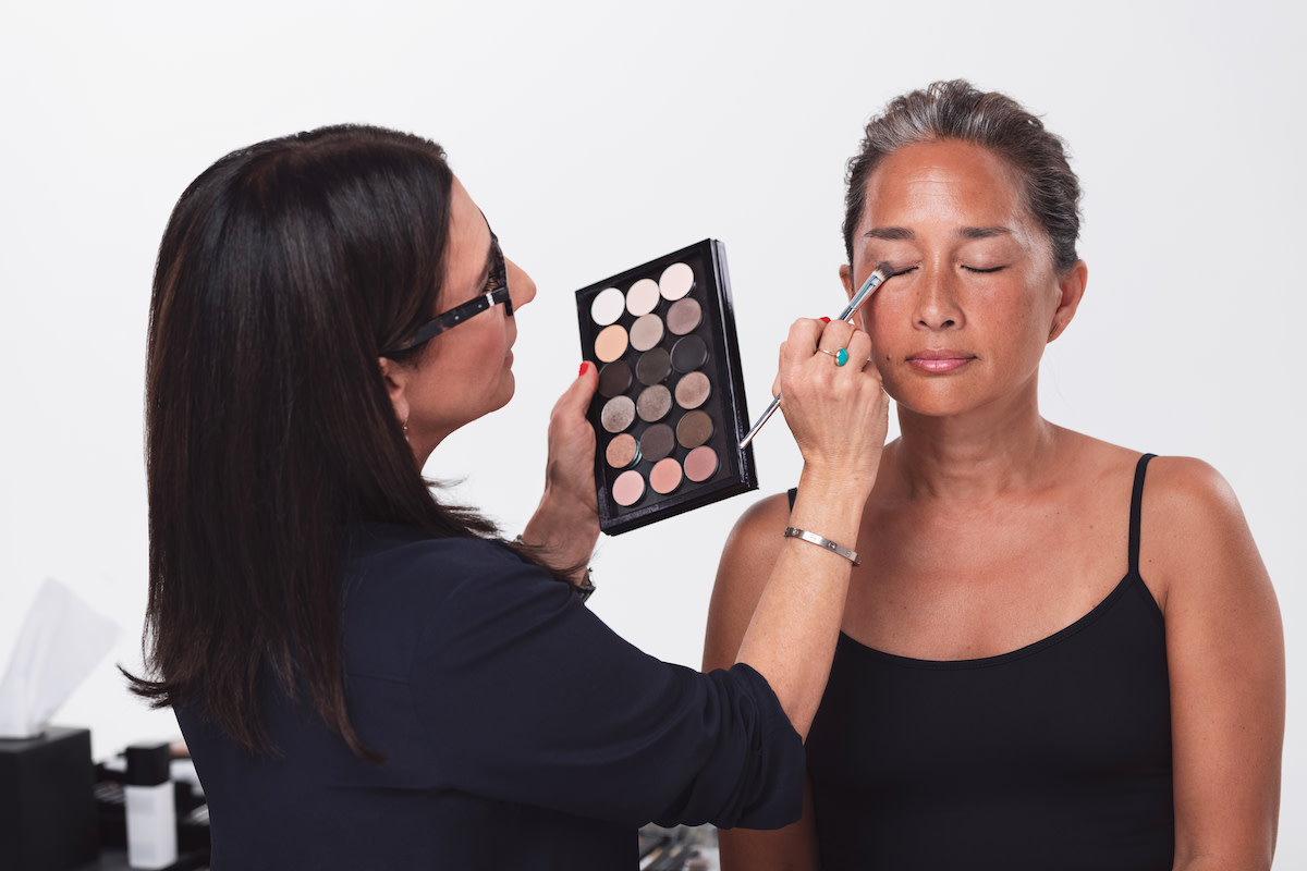 Bobbi Brown applying eyeshadow to model