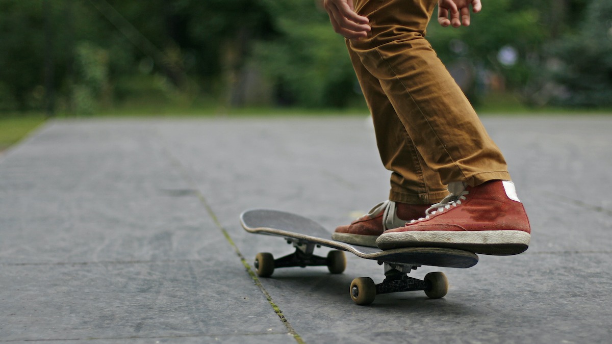 Bloody schakelaar Bekijk het internet How to Ride Switch on a Skateboard: 3 Tips for Riding Switch - 2023 -  MasterClass