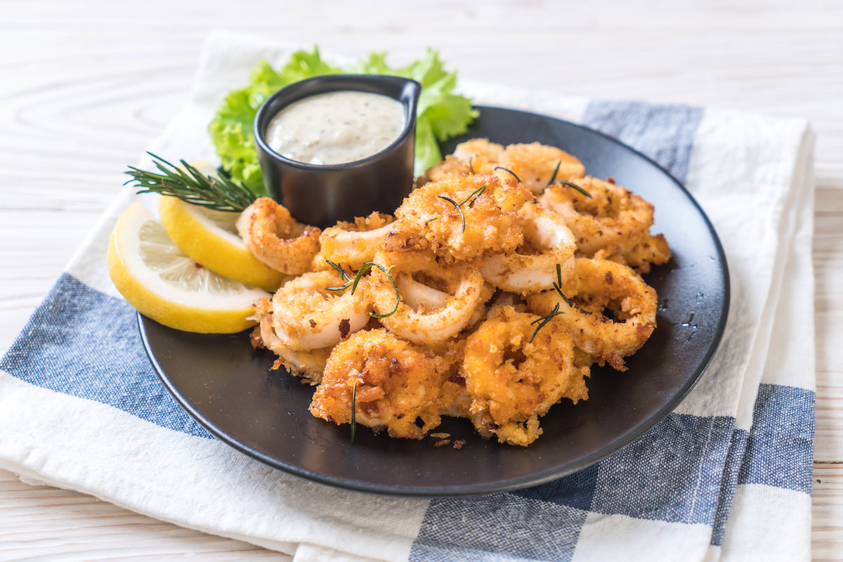 Calamari on plate with lemon and dip