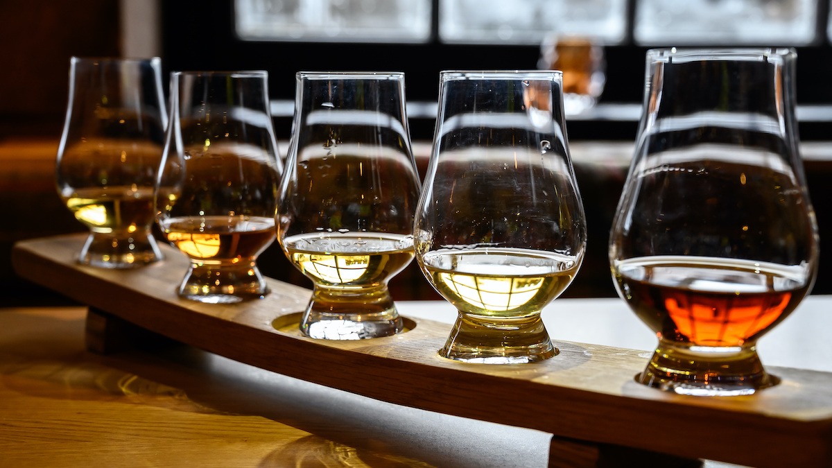 Single Malt vs. Blended Whiskey: 3 Key Areas of Difference - - MasterClass