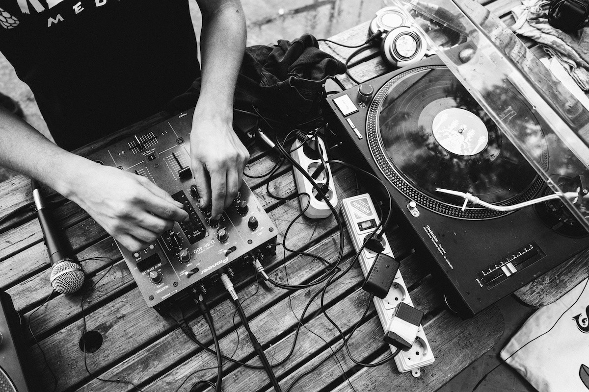 Nu Jazz Music Guide: 4 Characteristics of Nu Jazz Music - 2022