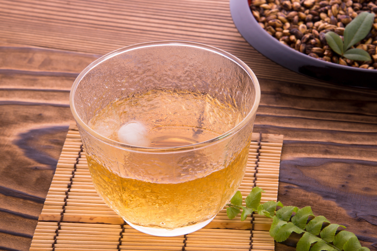 how-to-brew-barley-tea-benefits-of-drinking-mugicha-2022-masterclass