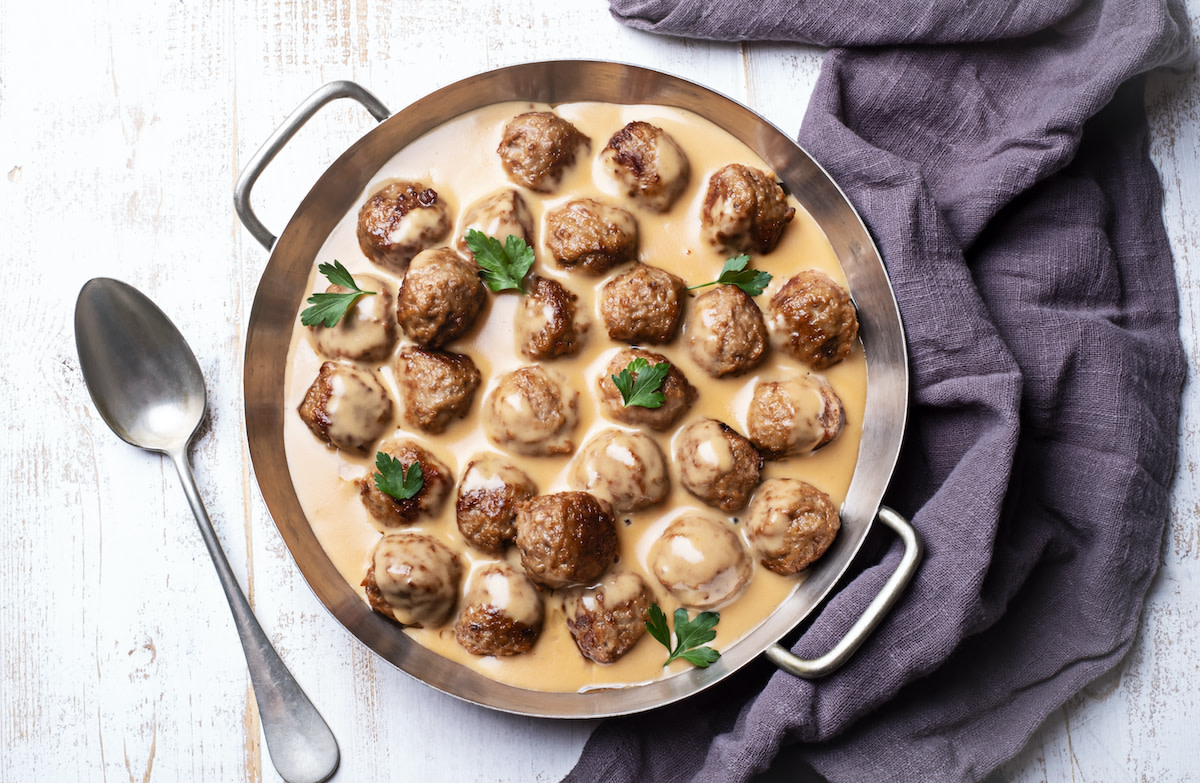 How To Make Swedish Meatballs Classic Köttbulle Recipe 2021