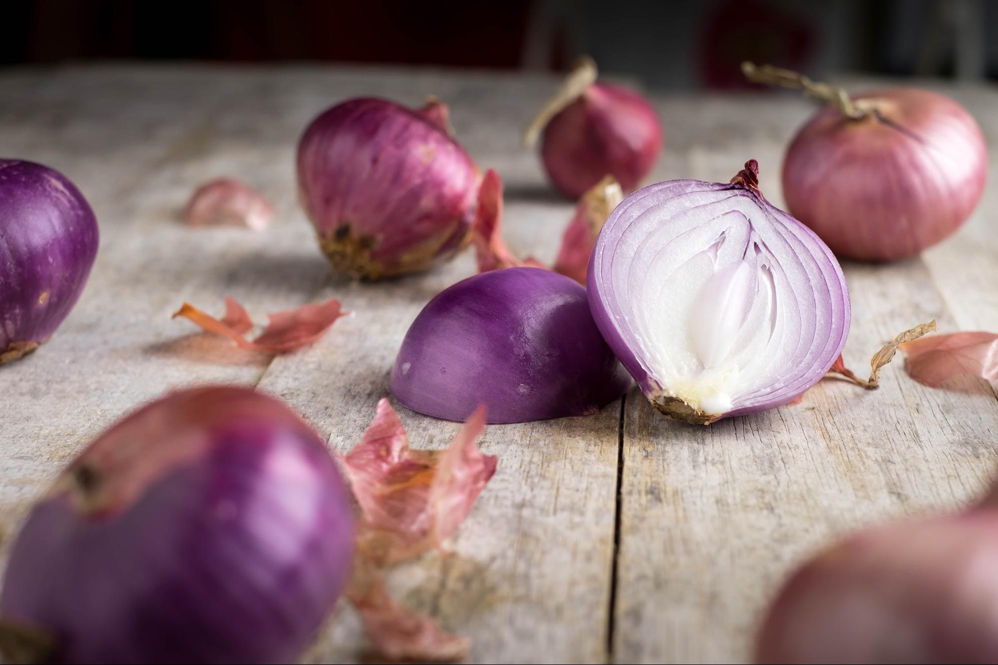 What Is the Difference Between Shallots and Onions? Learn How to Use  Shallots in Cooking and Easy Caramelized Shallots Recipe - 2023 -  MasterClass