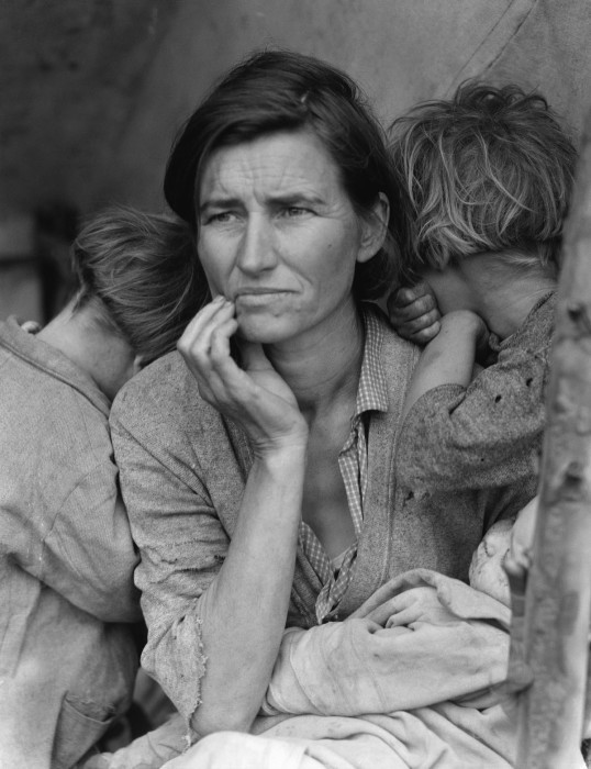 Migrant Mother black and white photo