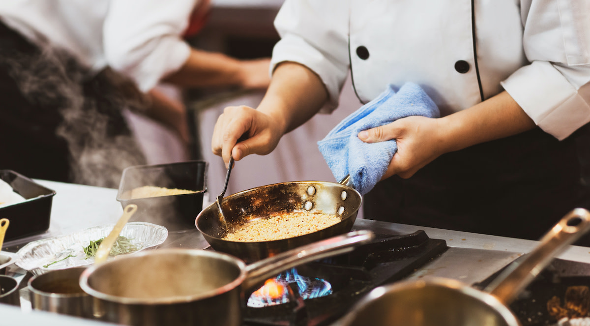 Line Cook Responsibilities 6 Tips for Success as a Line Cook 2022 MasterClass