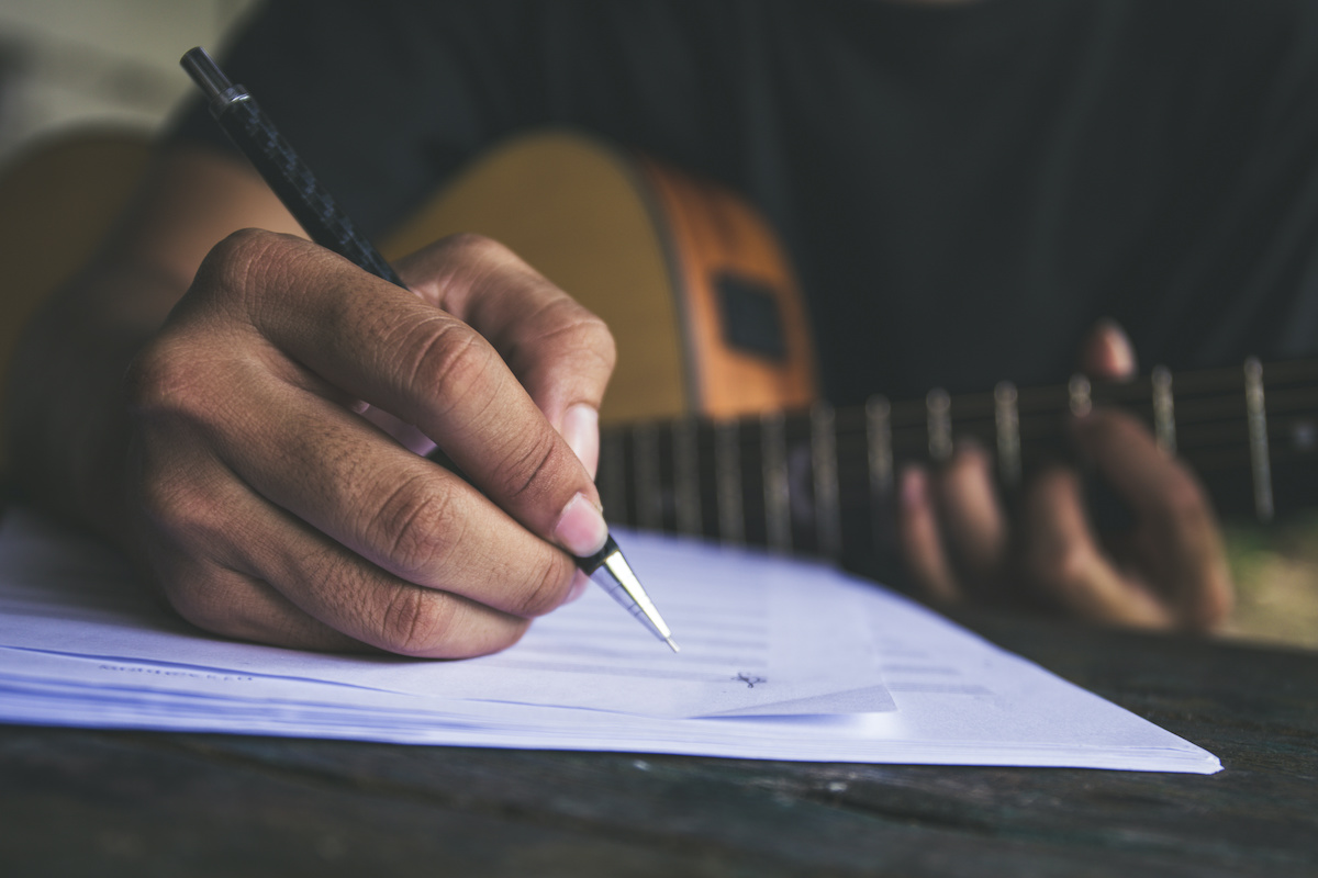 Simple Songwriting Guide: How to Write Song Lyrics in 30 Steps