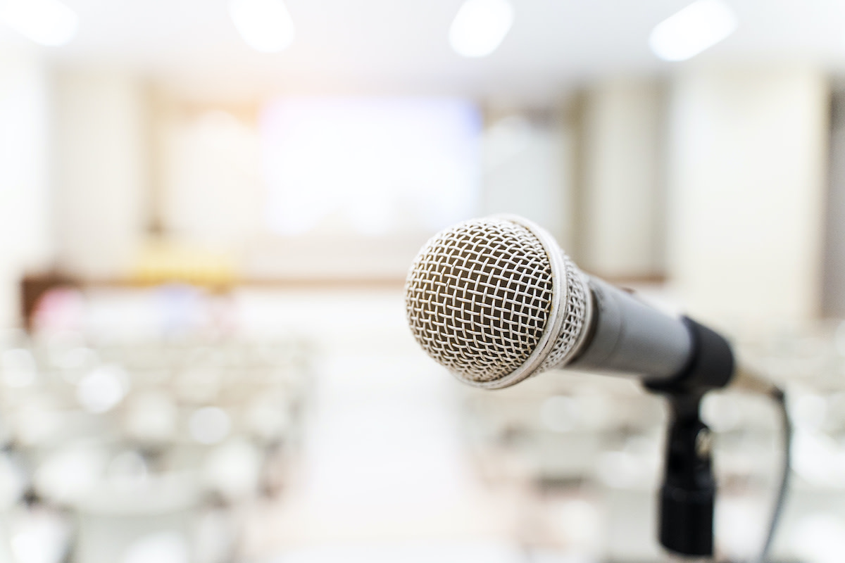 how to give a presentation confidently