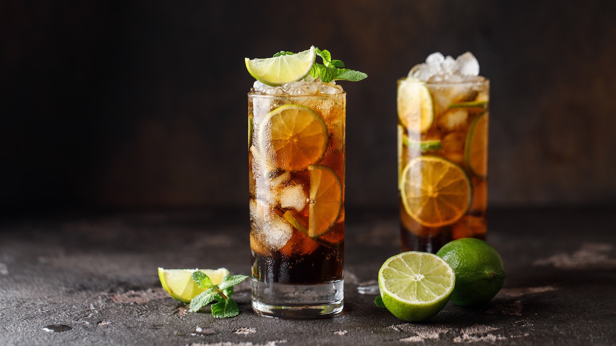 Cuba Libre Cocktail Recipe: How to Make a Cuba Libre - 2024 - MasterClass