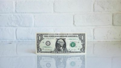 an image of a US dollar bill 