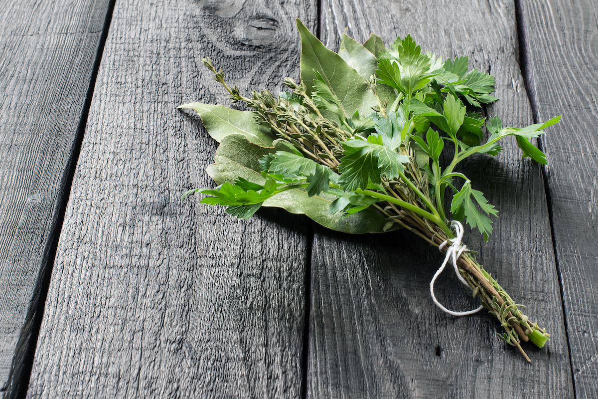 What Is a Bouquet Garni? Easy Homemade Bouquet Garni Recipe, Plus Tips ...