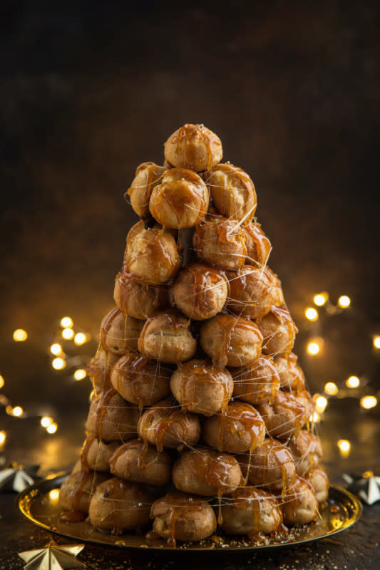 croquembouche-assembly