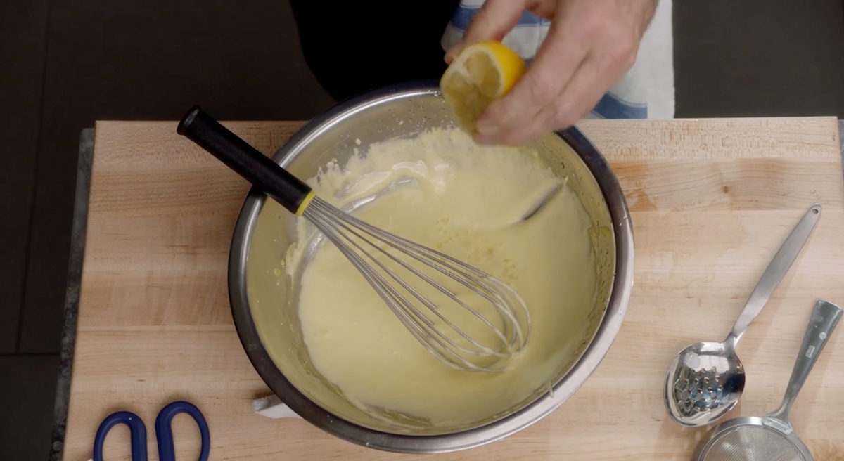 Thomas Keller adding lemon to hollandaise sauce