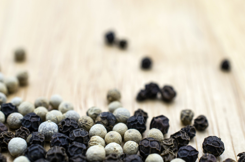 White Pepper vs. Black Pepper 3 Key Differences 2024 MasterClass