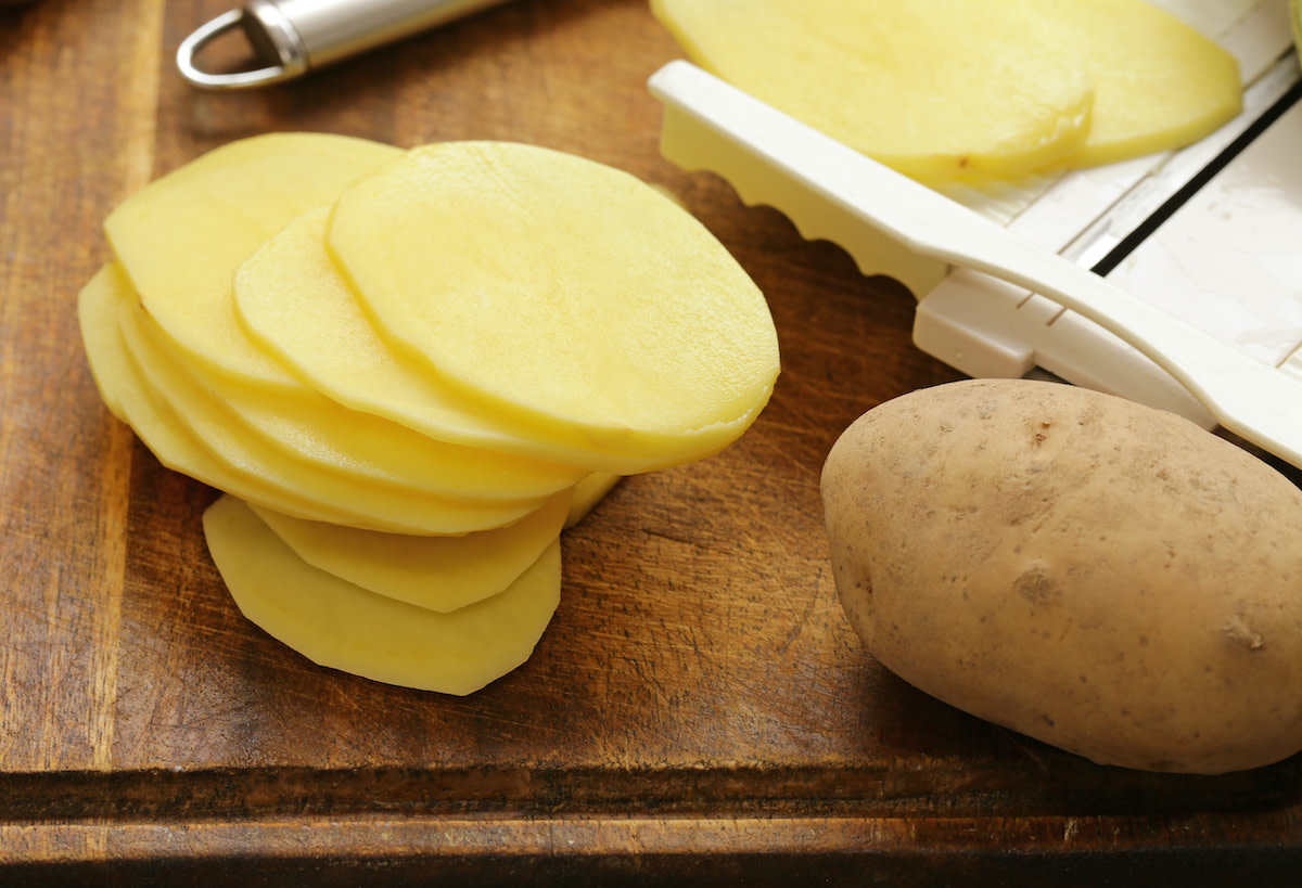 how-to-keep-peeled-potatoes-from-turning-brown-3-methods-2024