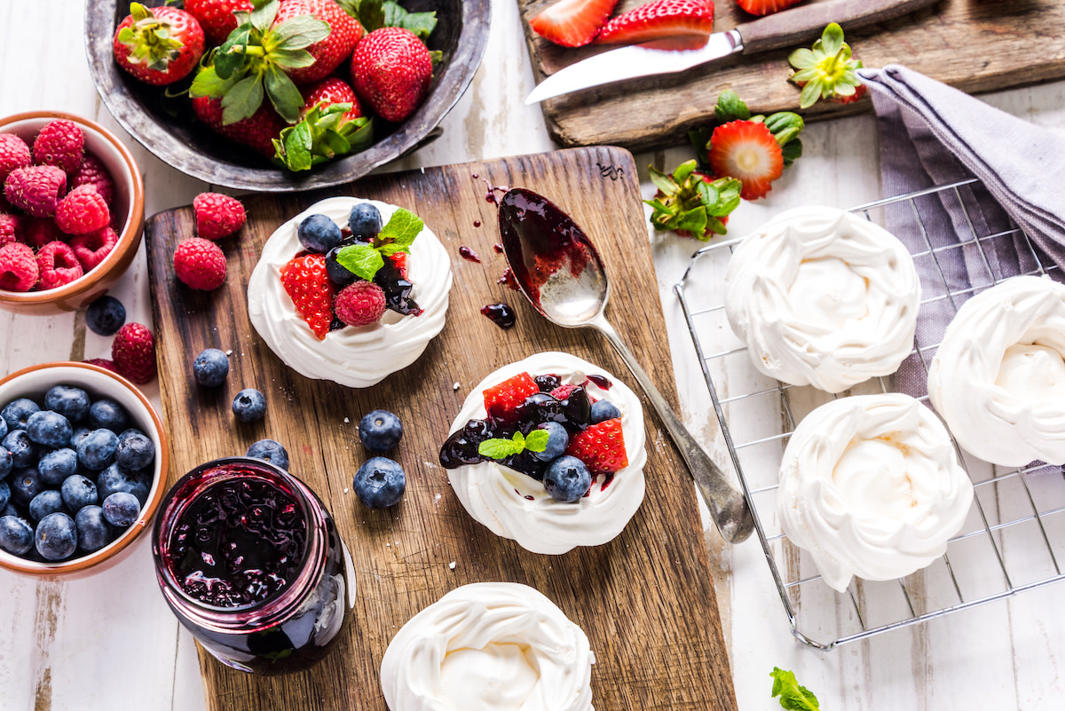 Pavlova desert with ingredients