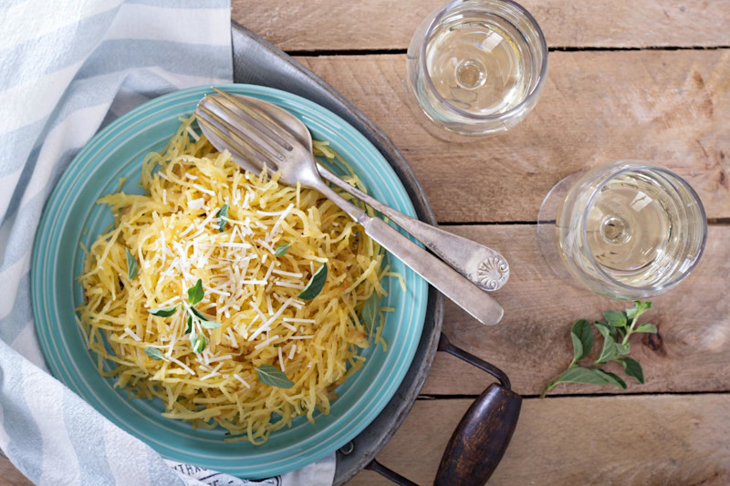a plate of finished spaghetti squash