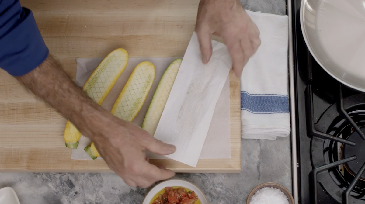 Thomas Keller patting zucchini with paper towel