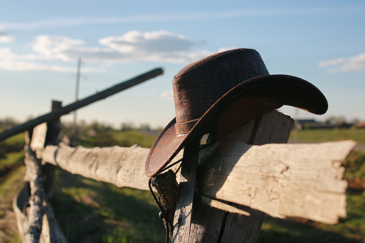 How to Wear a Cowboy Hat: 6 Cowboy Hat Etiquette Tips - 2024